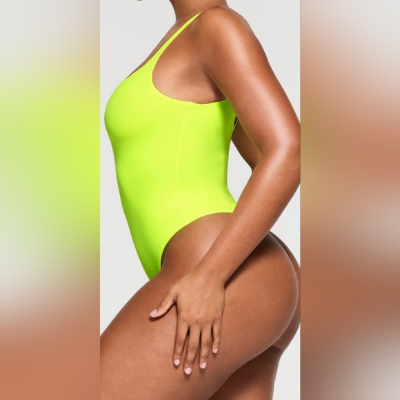 NWT SKIMS Fits Everybody Square neck thong bodysuit Neon Green Highlighter 💚  L - Picture 4 of 8